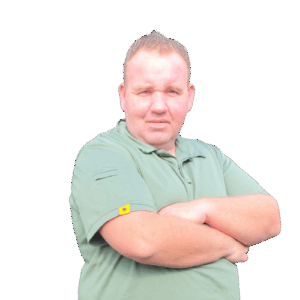 Sieg van De Veiligheidsbrug met gekruiste armen, veiligheidstrainer gespecialiseerd in bewustwording en veiligheidsleiderschap.